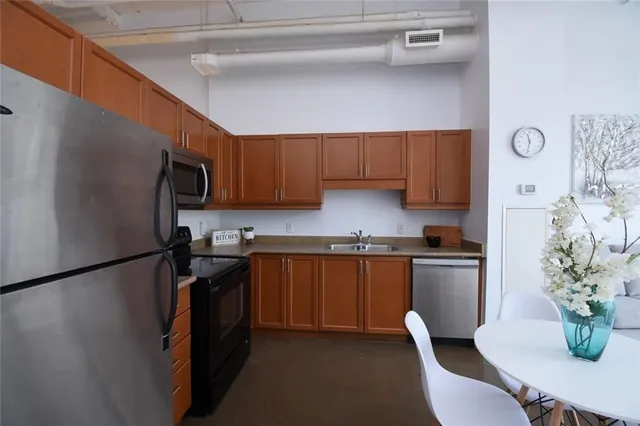 Additional image 12 of 66 Bay St Unit PH 807