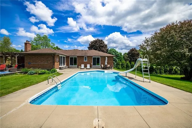 Additional image 34 of 5 ELLEN St