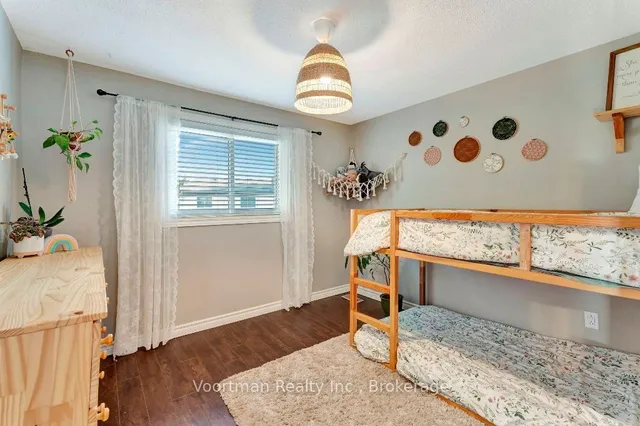 Additional image 10 of 8 Grenoble Rd