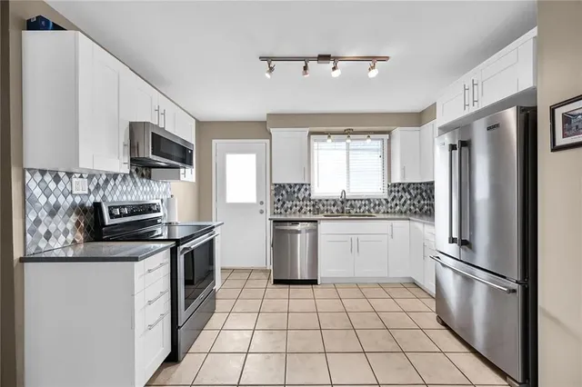 Additional image 18 of 5 RIDELL Cres