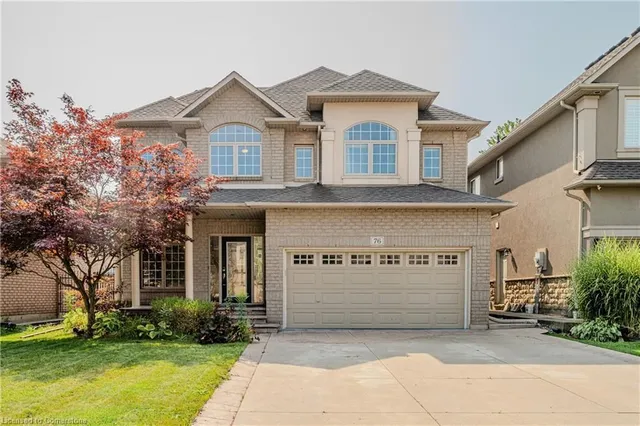 76 Moorland Cres