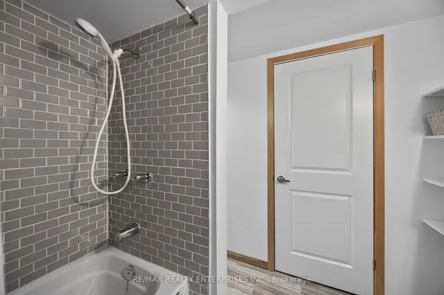 Additional image 33 of 8 Thornbury Crt