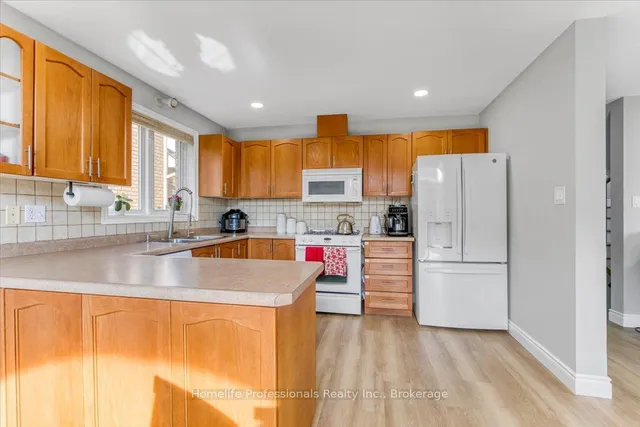 Additional image 18 of 55 Alexsia Crt