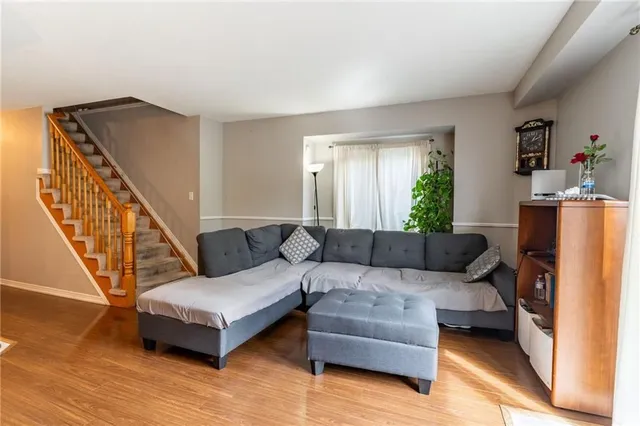 Additional image 9 of 16 NEWELL Crt
