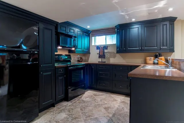 Additional image 33 of 858 Montgomery Dr