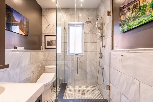 Additional image 25 of 141 MARKLAND St