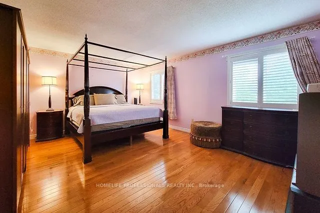 Additional image 37 of 88 Cabriolet Cres