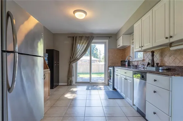 Additional image 7 of 44 SANDALWOOD Ave