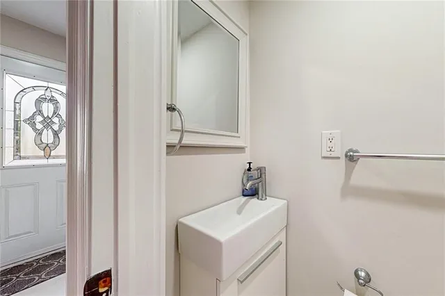 Additional image 15 of 192 WENTWORTH St