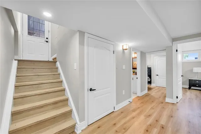 Additional image 35 of 66 HOWE Ave