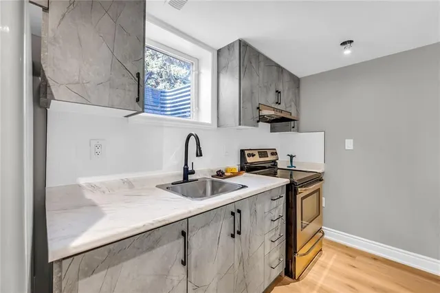 Additional image 32 of 165 BELLINGHAM Dr