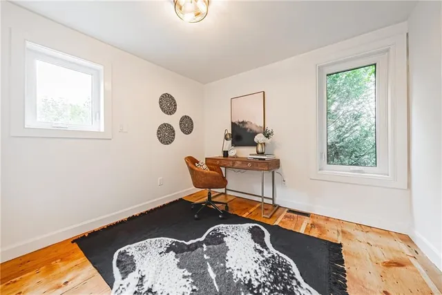 Additional image 19 of 116 LYNDEN Rd