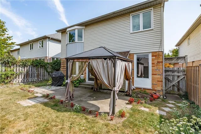 Additional image 44 of 80 STRATHROY Cres