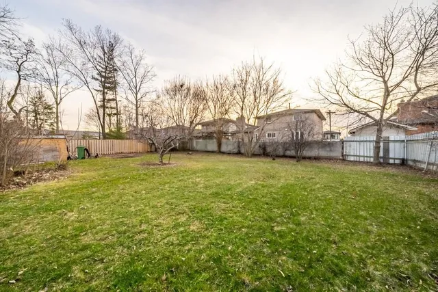 Additional image 31 of 63 DEERHURST Rd
