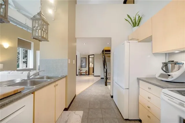 Additional image 16 of 73 GARFIELD Ave Unit 2A