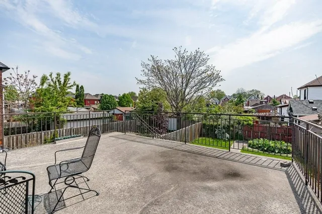 Additional image 34 of 350 JOHN St