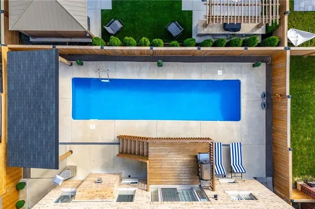 Additional image 46 of 39 AVANTI Cres