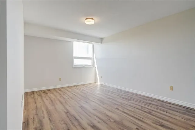 Additional image 15 of 500 GREEN Rd Unit 903