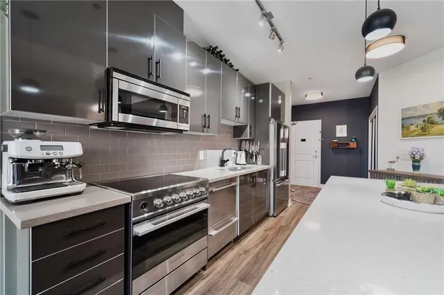 Additional image 20 of 90 CHARLTON Ave Unit 801