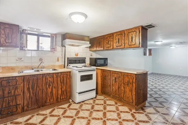 Additional image 17 of 234 MARKET St