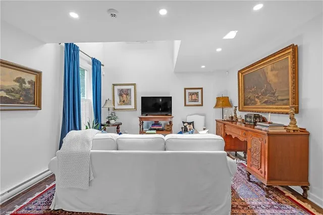 Additional image 12 of 23 Macaulay St Unit 3