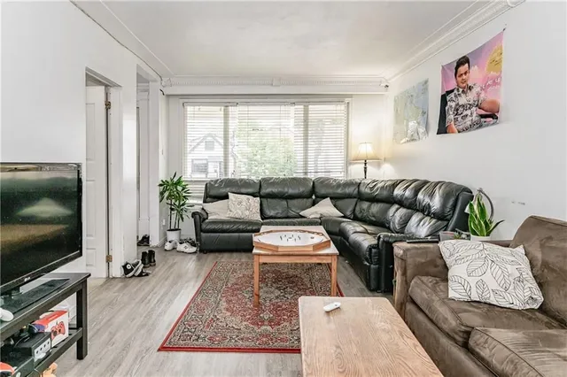 Additional image 2 of 122 Broadway Ave