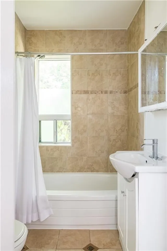 Additional image 26 of 235 YOUNG St