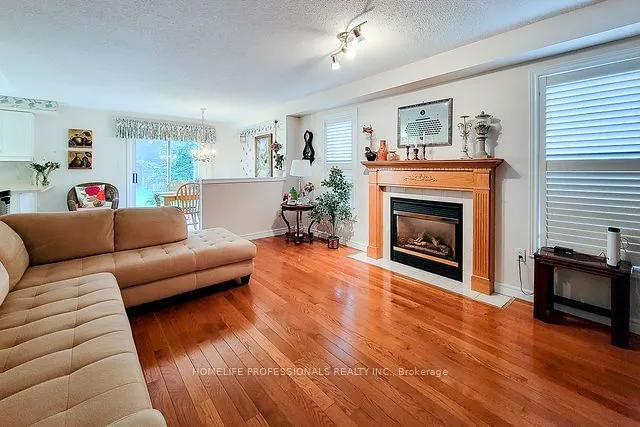 Additional image 30 of 88 Cabriolet Cres