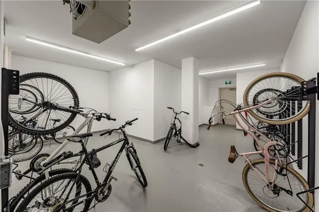 Additional image 23 of 81 ROBINSON St Unit 103