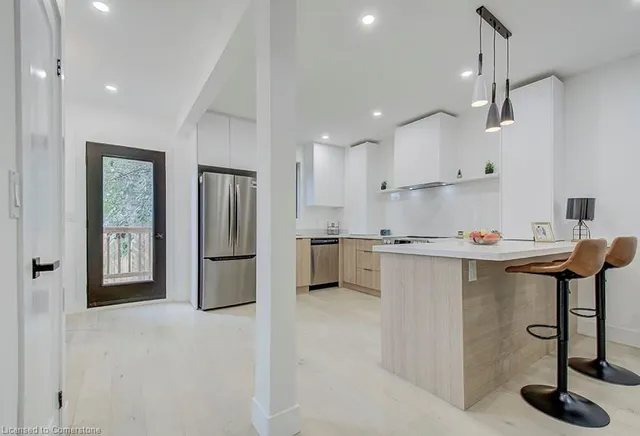 Additional image 17 of 48 Sanford Ave