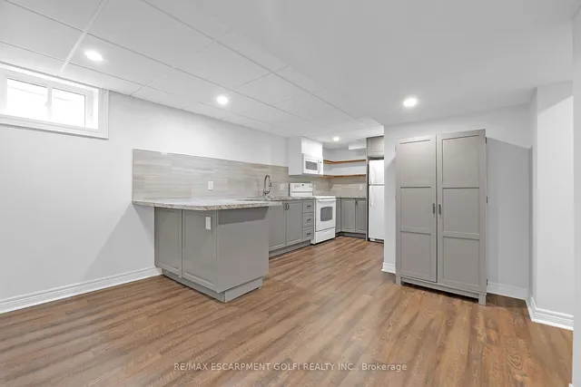 Additional image 26 of 10 Warren Ave