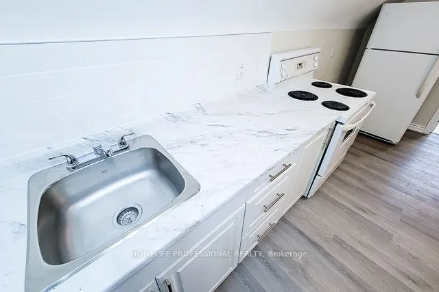 Additional image 4 of 300 Balmoral Ave