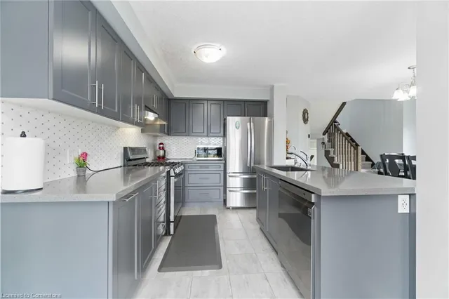 Additional image 7 of 126 Laguna Village Cres