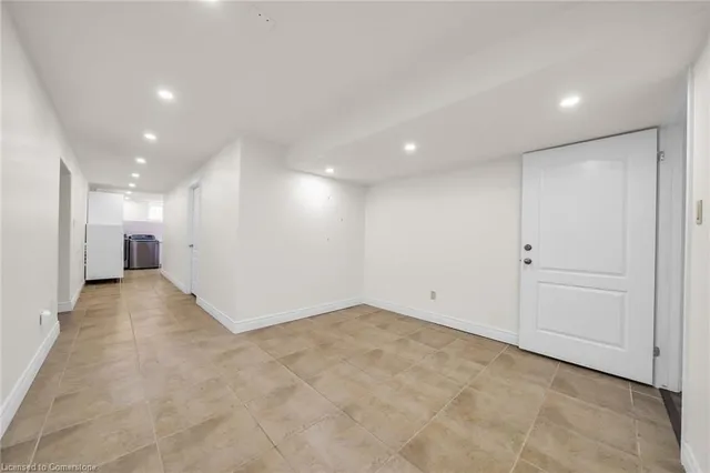 Additional image 40 of 94 Seabreeze Cres