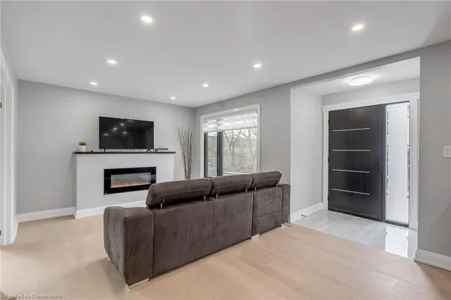 Additional image 4 of 10 Bayside Ave