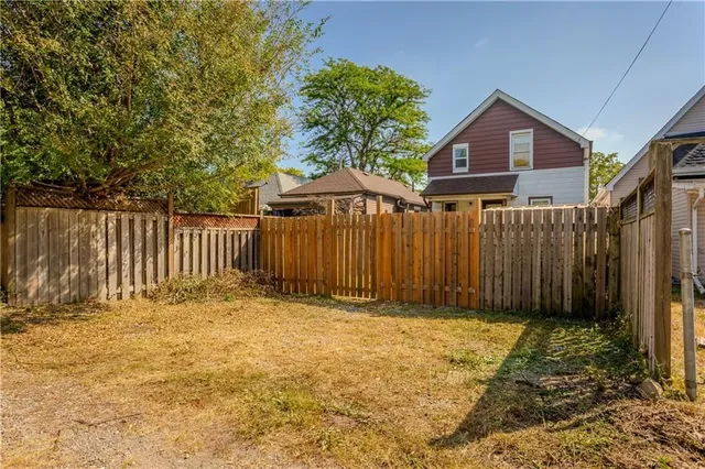 Additional image 25 of 209 WEIR St