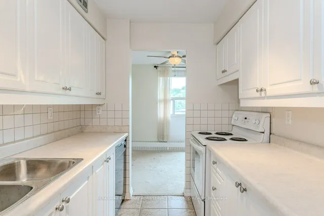 Additional image 16 of 1964 Main St Unit 803