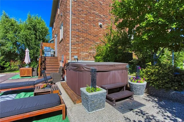 Additional image 40 of 261 MONTREAL Cir