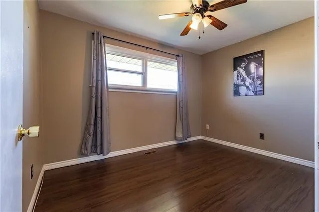 Additional image 19 of 44 SANDALWOOD Ave