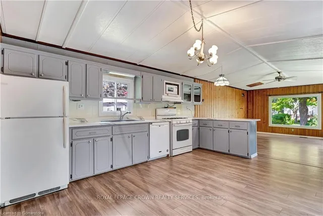 Additional image 12 of 126 Maple Cres