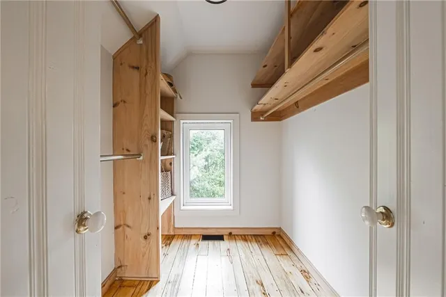 Additional image 26 of 116 LYNDEN Rd