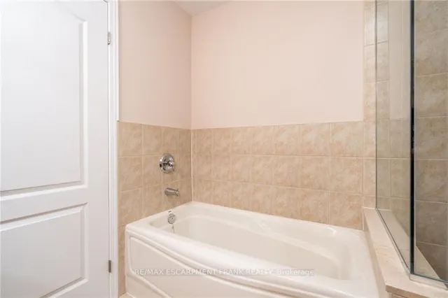 Additional image 33 of 50 Grovetree Tr