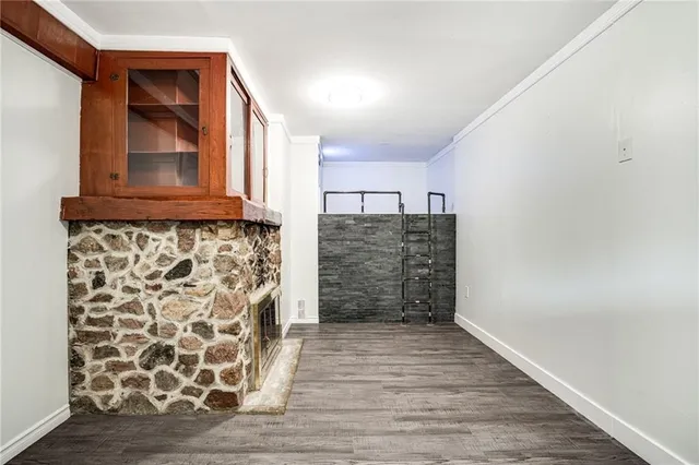 Additional image 27 of 170 LAKE Ave