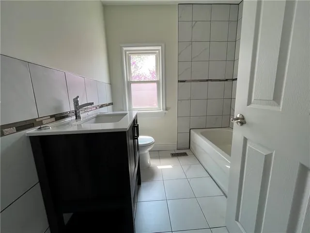 Additional image 15 of 801 UPPER WELLINGTON St