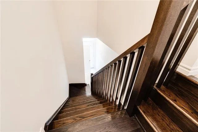 Additional image 30 of 32 GREENWICH Ave