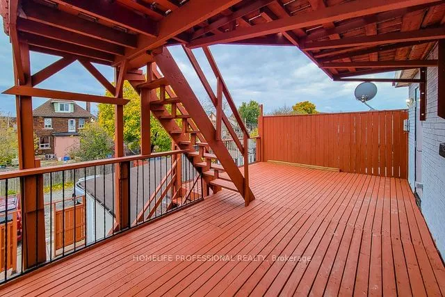 Additional image 36 of 300 Balmoral Ave