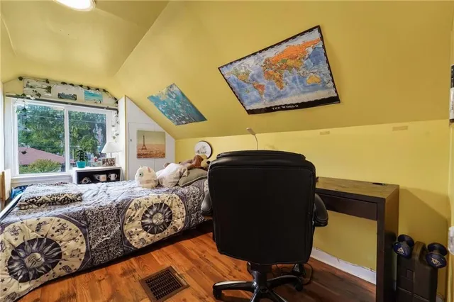 Additional image 17 of 105 WARD Ave