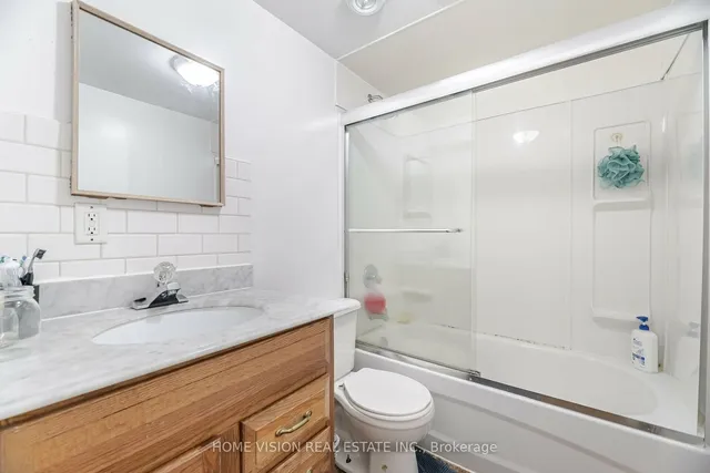 Additional image 36 of 44 Clarendon Ave