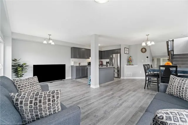 Additional image 5 of 126 Laguna Village Cres