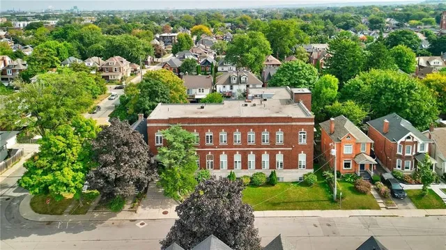 Additional image 3 of 73 GARFIELD Ave Unit 2A